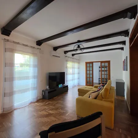 Casa Nini شقة تْشيفالو